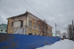 Енисейск. Здание типографии на реставрации.